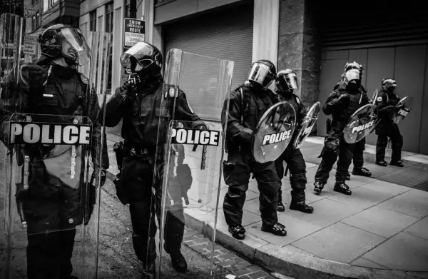 Znaczenie snu o policji: Symbolika i interpretacja - Co oznacza?